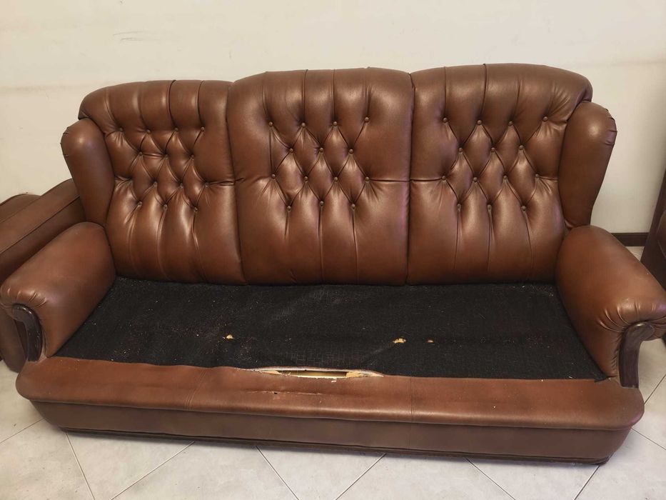 Conjunto de sofás em pele