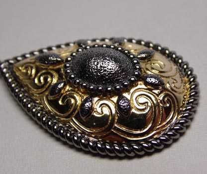 Srebrny dwukolorowy wisior ciekawy wzór