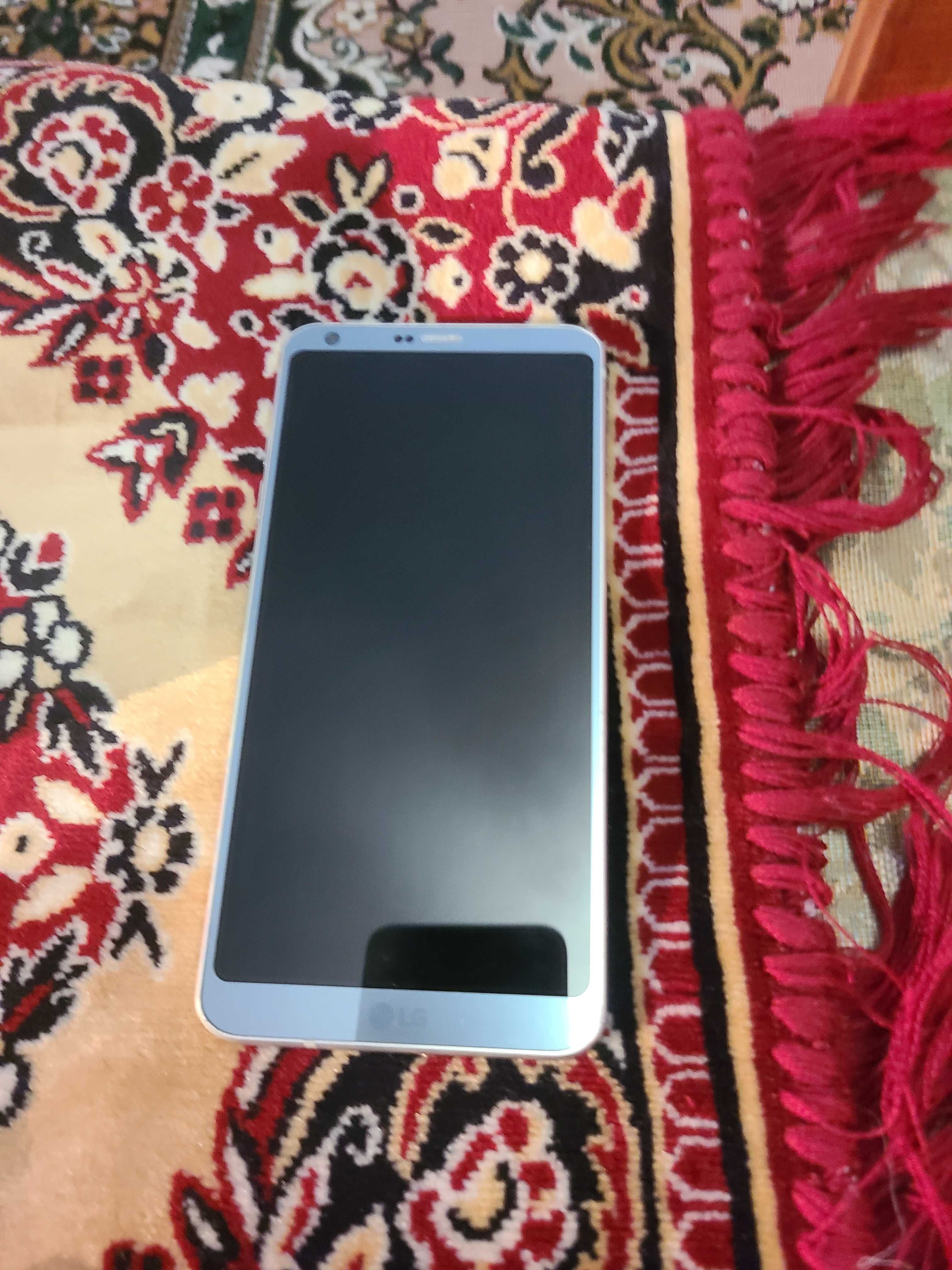 Телефон LG G6 в дуже гарному стані