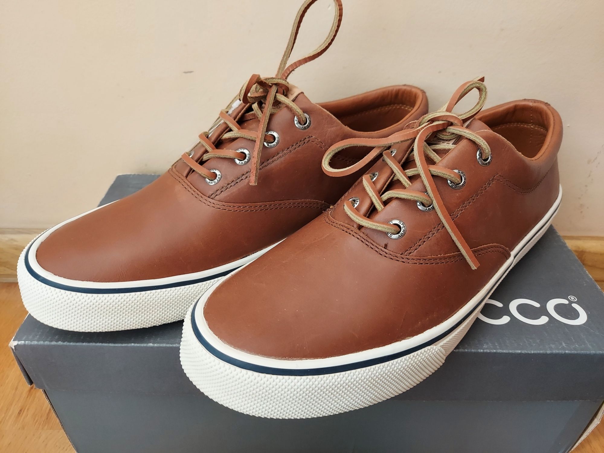 Продаю новые кожаные кеды Sperry