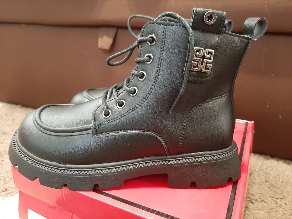 Демісезонні черевики для дівчинки