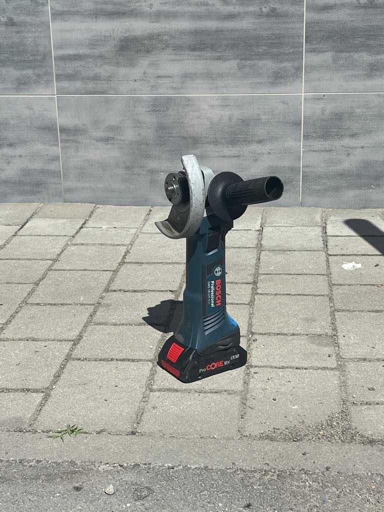 Szlifierka kątowa Bosch GWS 18-125 z baterią Pro Core 4Ah/800W/Komis