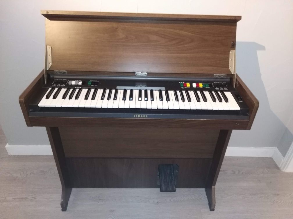 Piano.    Yamaha