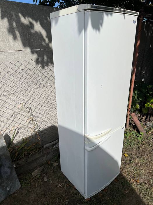 Продам Холодильник Атлант