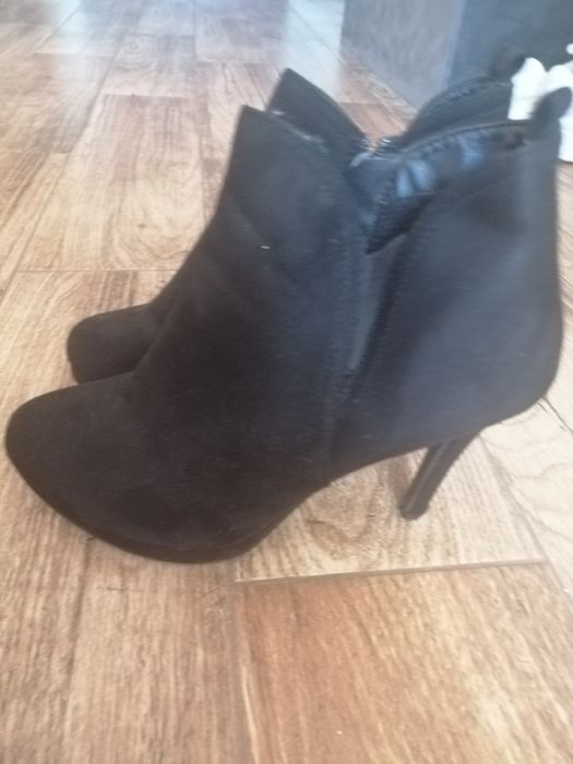 Buty damskie na obcasie