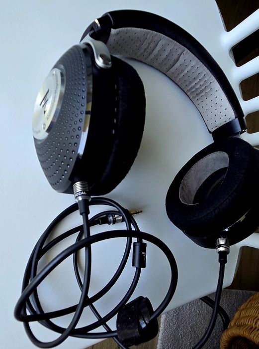 Auscultadores Focal Elegia