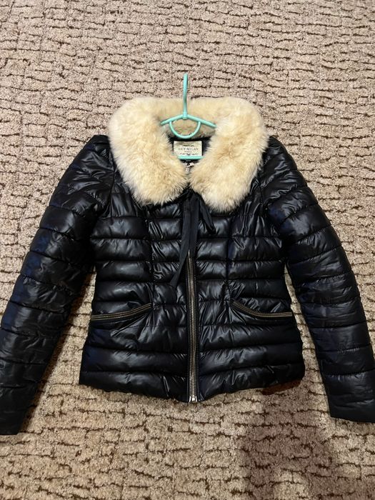 Зимова куртка для жінки чи дівчинки