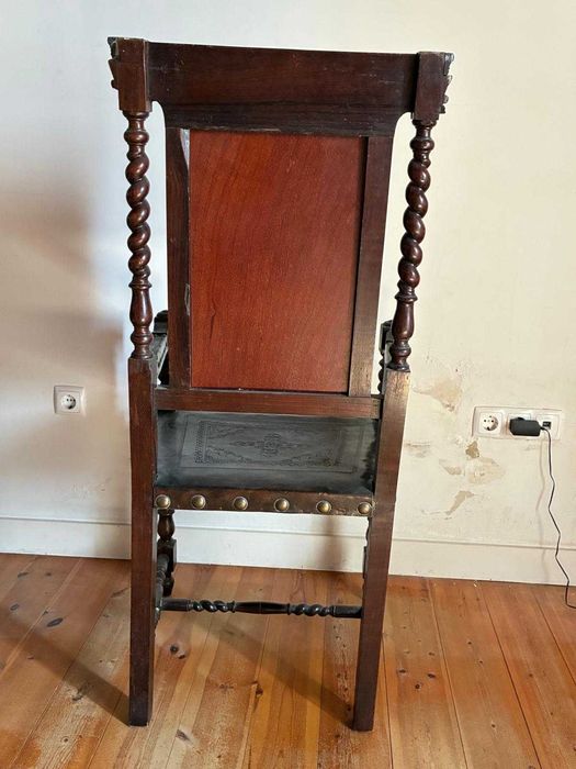 Conjunto Torcidos e Tremidos: Armário, Secretária, 2 Cadeiras