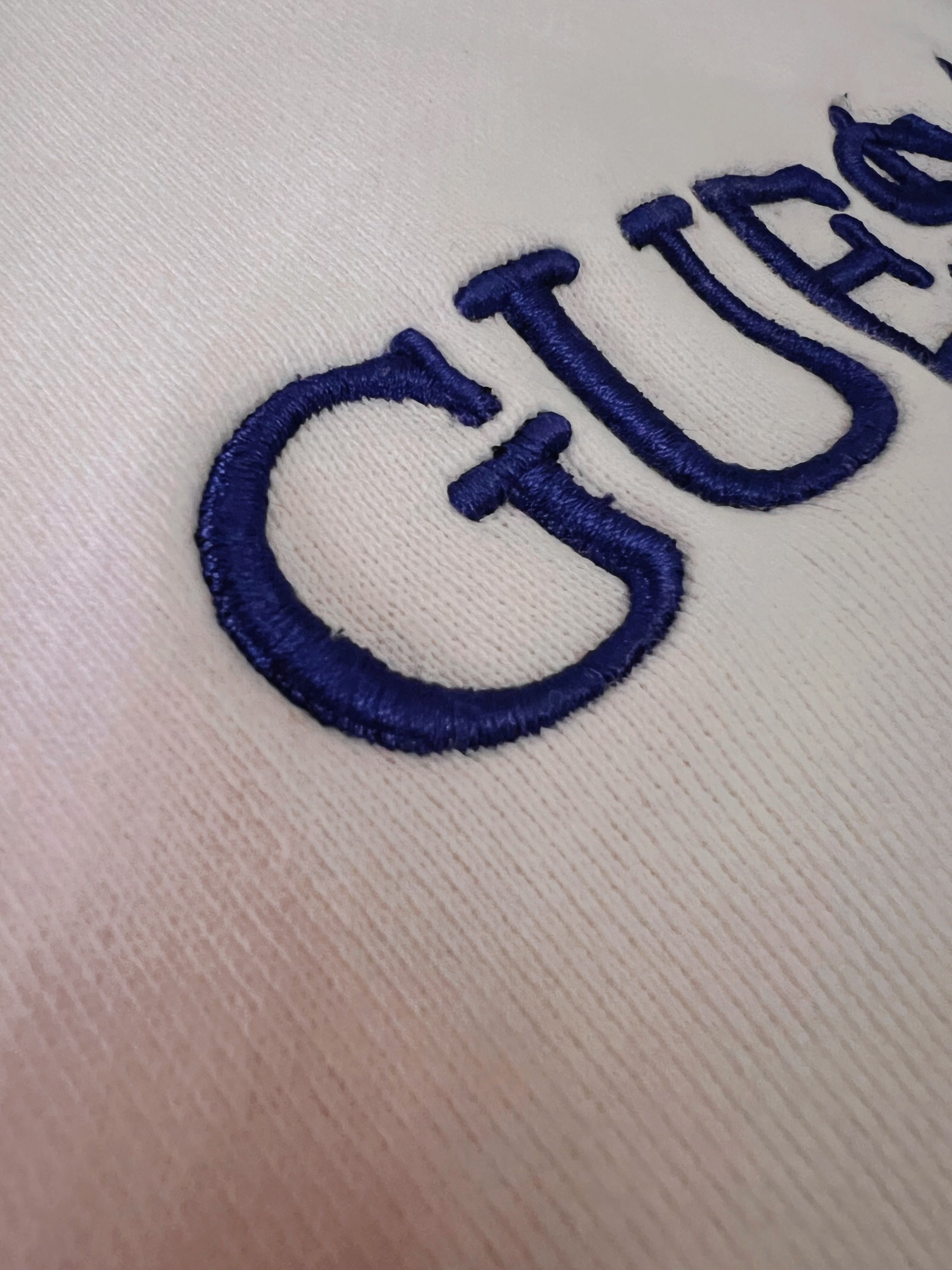 Biały sweter Guess Guess