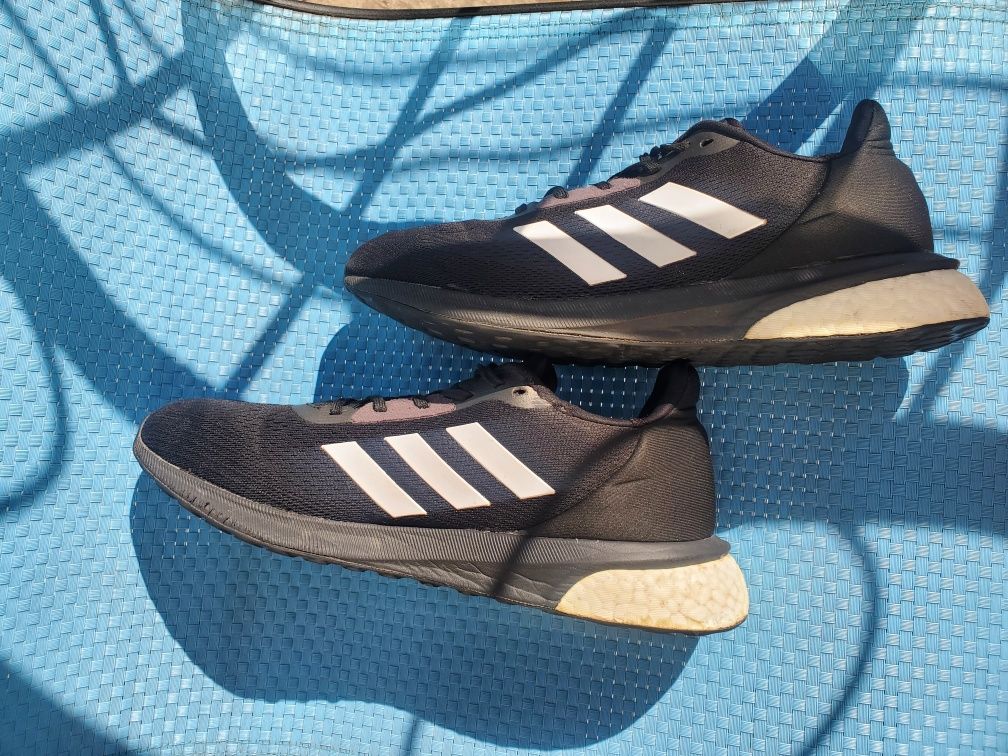 Продам Кросівки adidas ASTRARUN