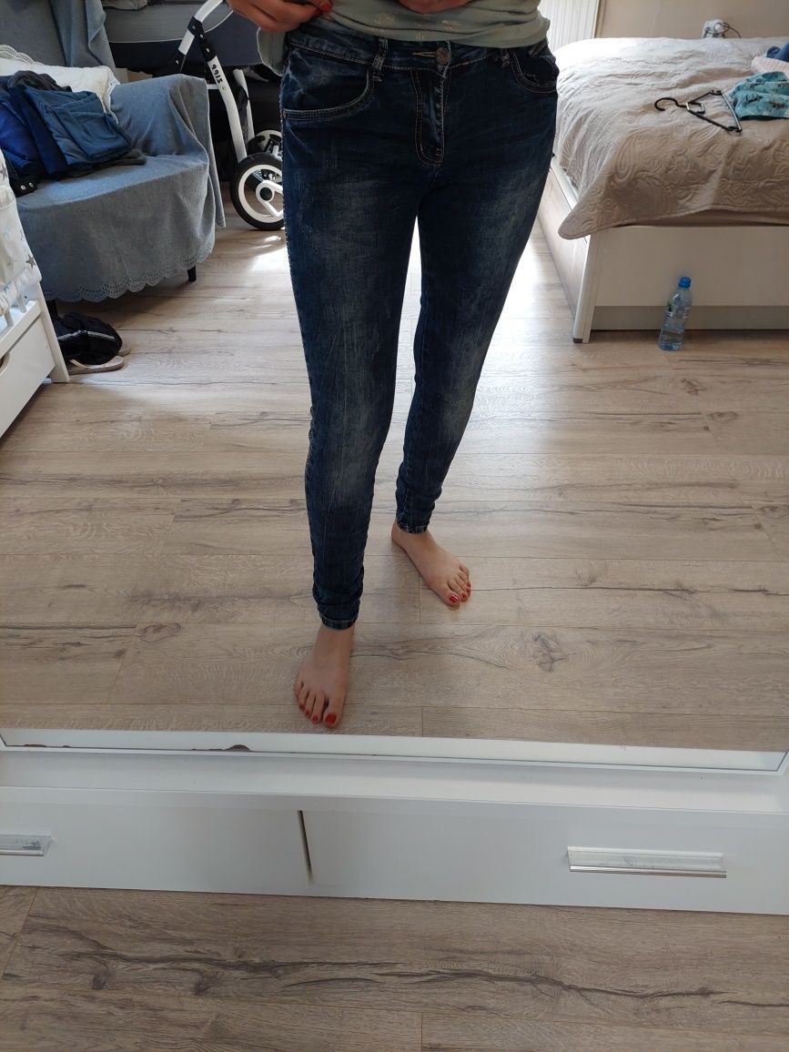 Spodnie jeansowe ze zdobieniami