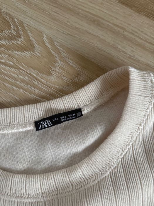 кофта з рюшами zara