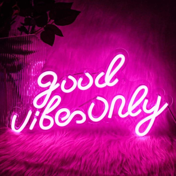 Letreiro Luminoso Néon LED em Acrílico " Good Vibes Only "