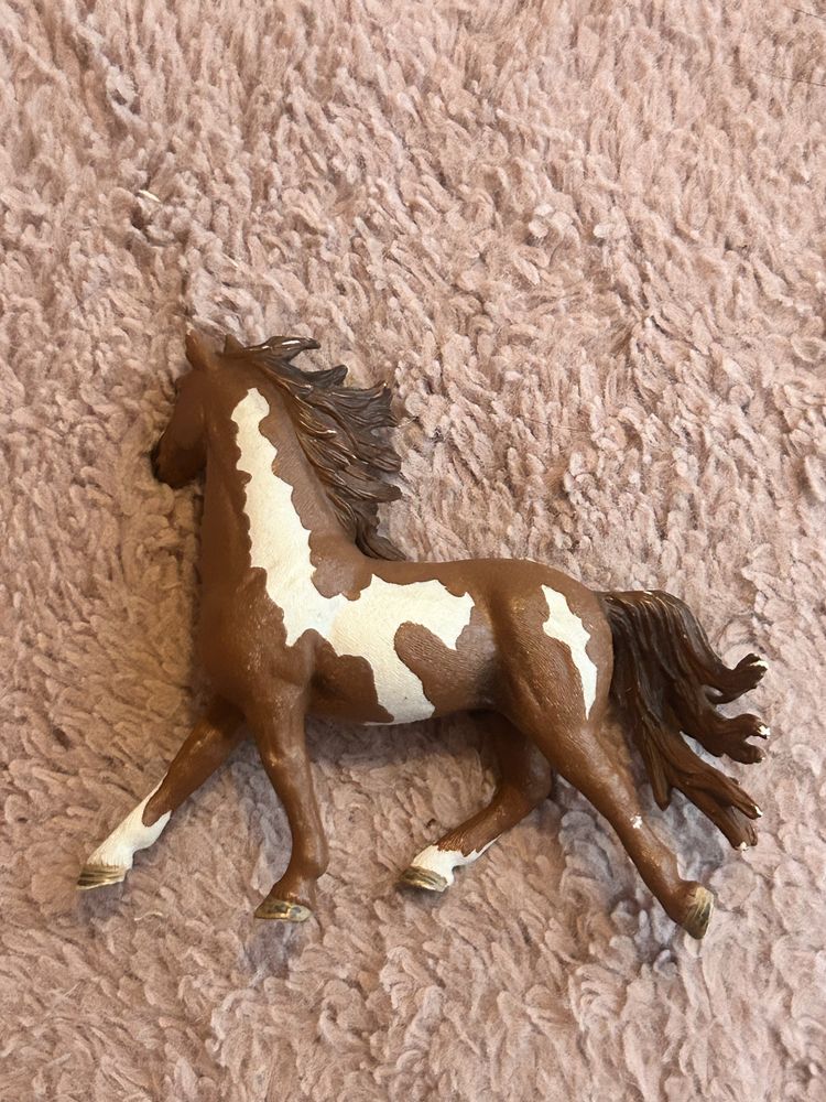 SCHLEICH konik figurka jasnobrązowo-biały