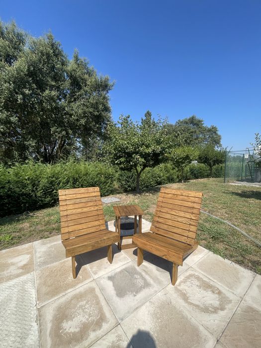 Cadeiras de Jardim em Madeira – Conforto e Estilo Natural