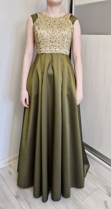 Вечірня сукня на випускний.