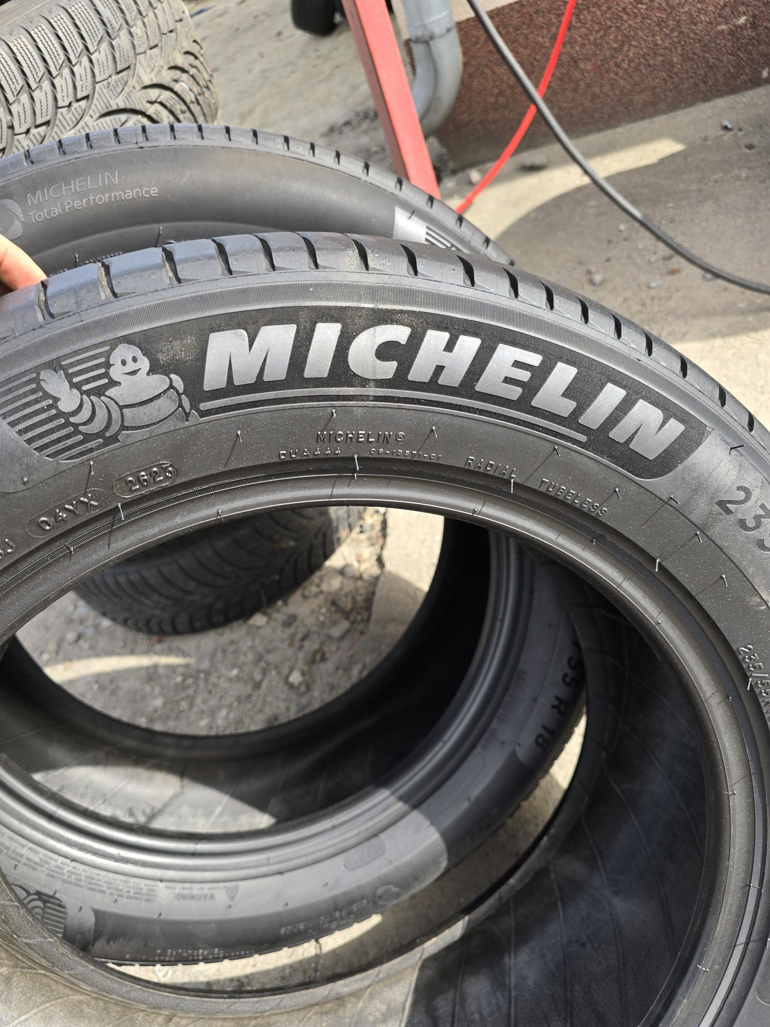 Para opon letnich 235/55/18 Michelin