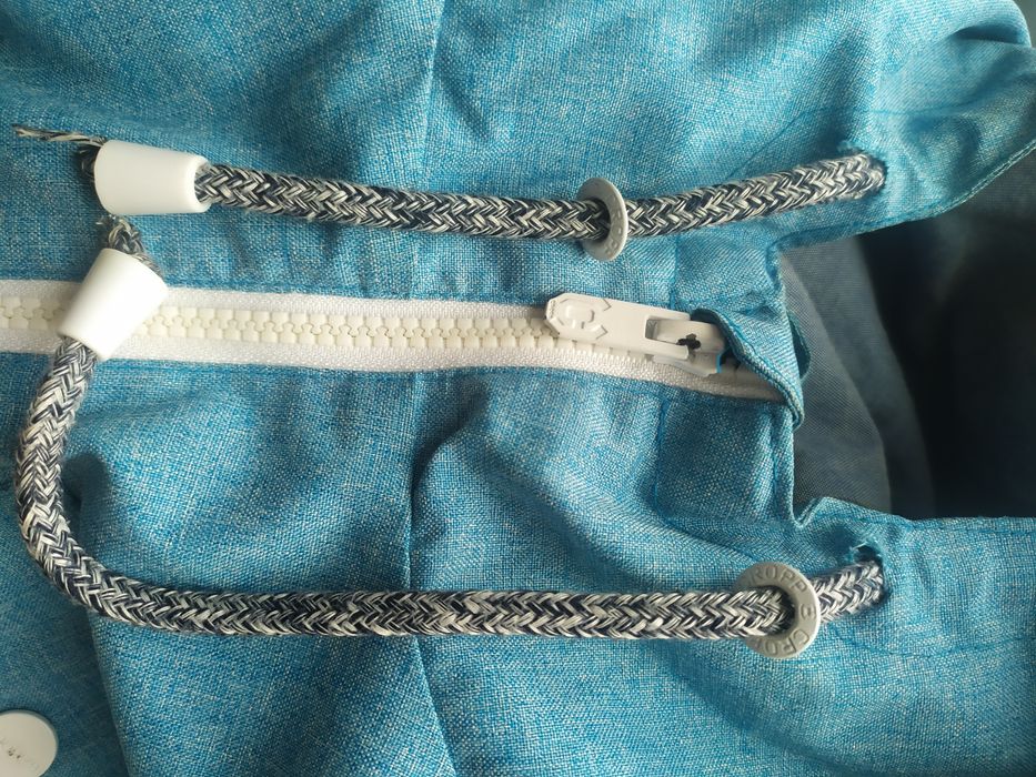 Вітровка підліткова