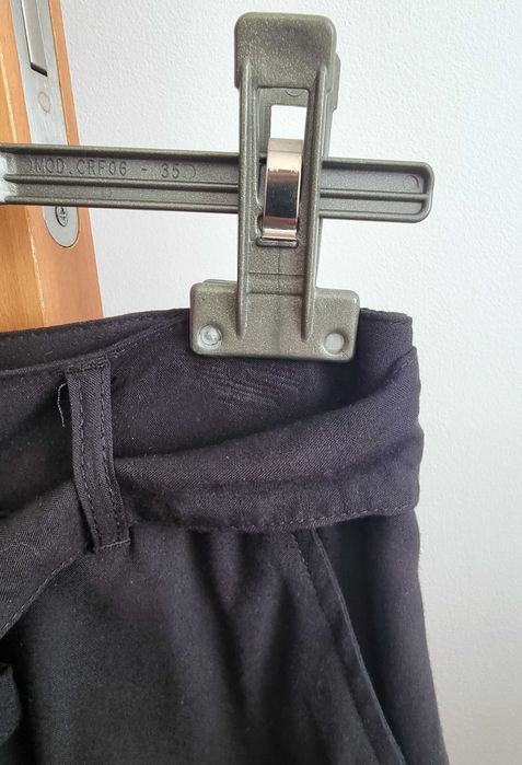 Calções pretos de cintura subida com laço para apertar H&M, tamanho 34