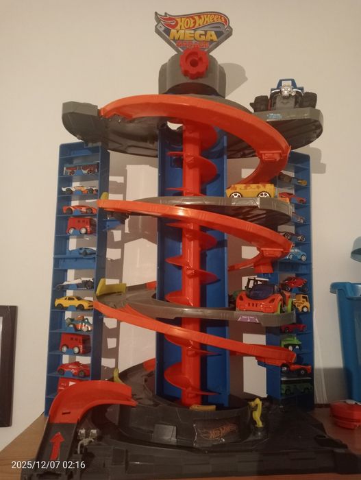 Mega garage HotWeels Usada com carros- PARA DESPACHAR URGENTEMENTE