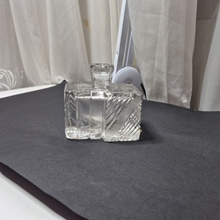 Stara karafka perfumetka szklana art deco T3