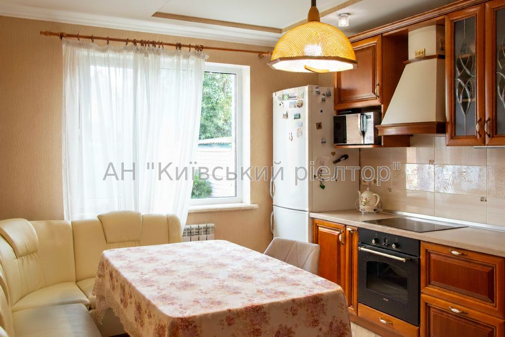 Без комісії.Продам будинок в Дніпровському районі, вулиця Профспілкова