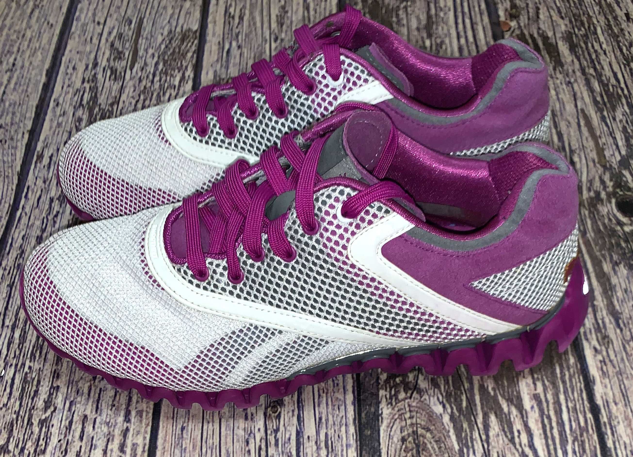 Кроссовки Reebok для девушки,  размер 40-41 (26 см)