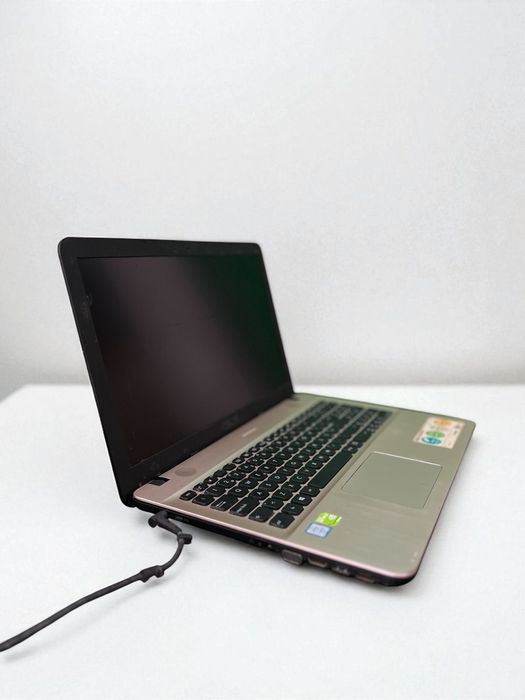 Asus F541U - Intel Core i5 - Nvidia Geforce - Trocar Palmrest