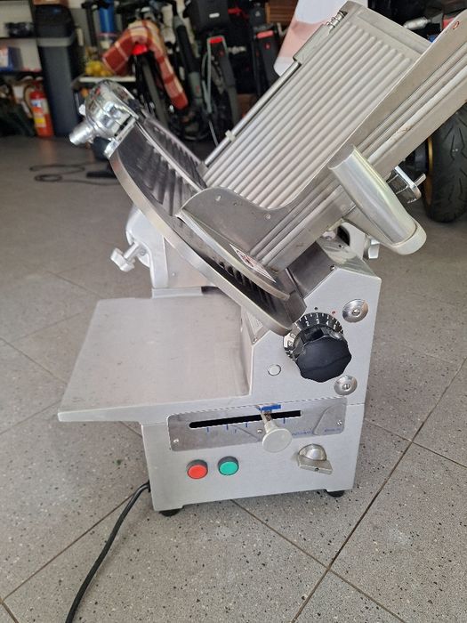 Automatyczna krajalnica do wedlin Maga S612p