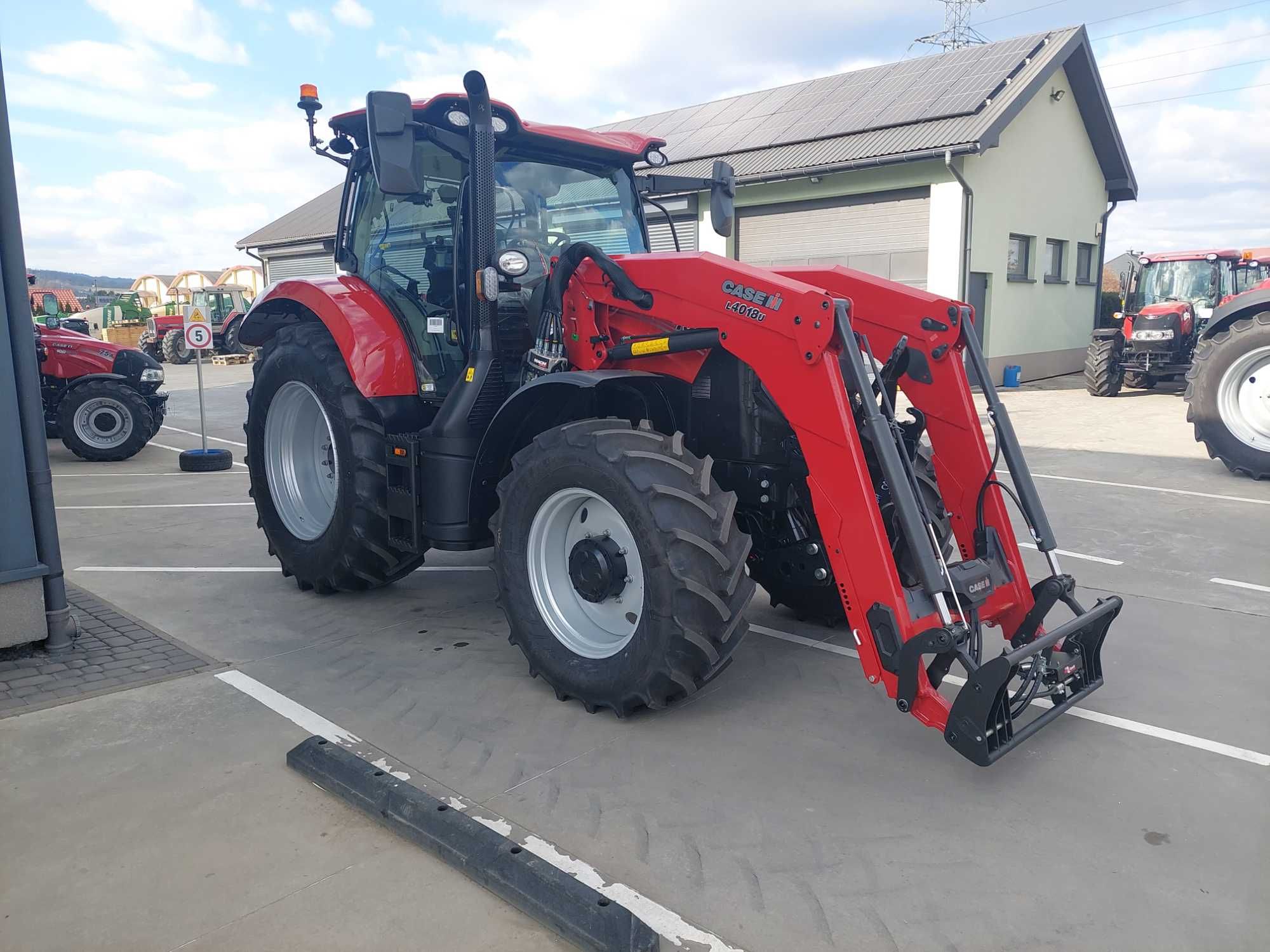 Case IH Maxxum 150 - Przedni Tuz z wałkiem WOM - W opcji Ładowacz