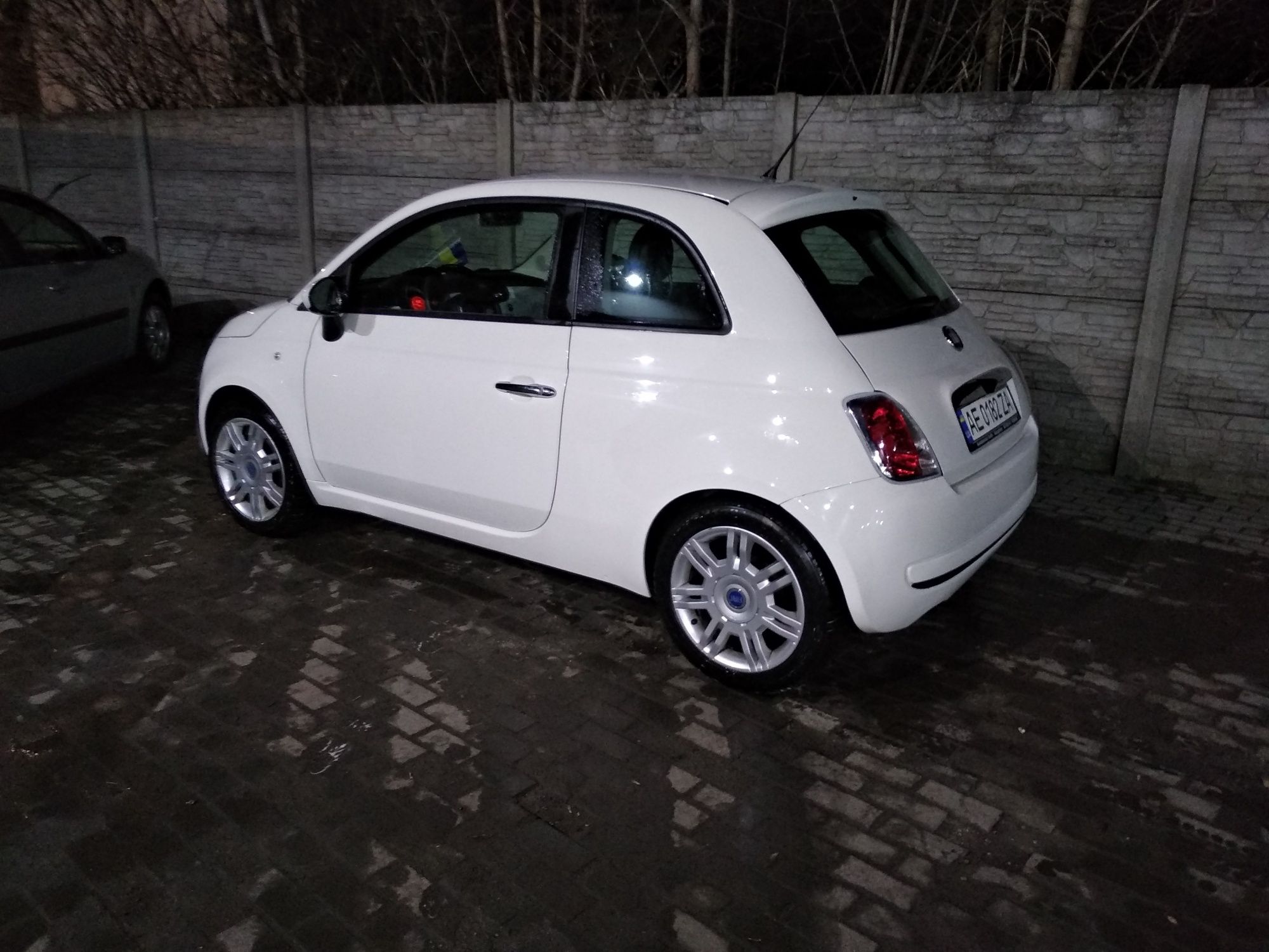 Європейська версія FIAT500,електромобіль,електричка на впевненому ходу