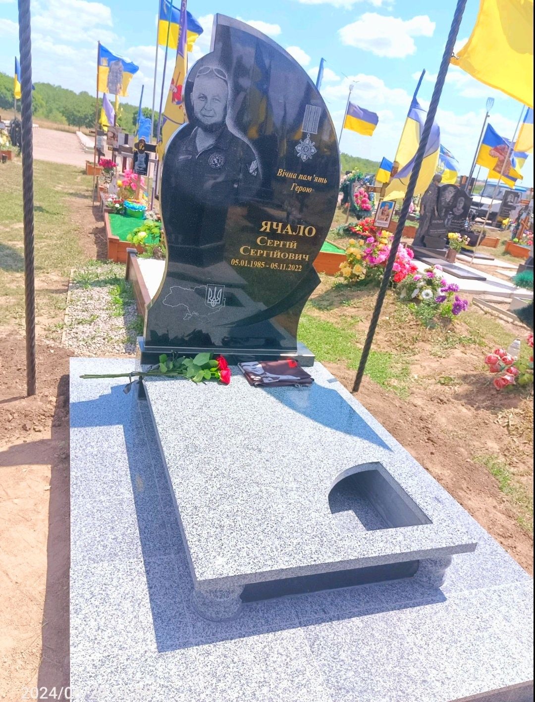 Пам'ятники військовим,прибирання могил