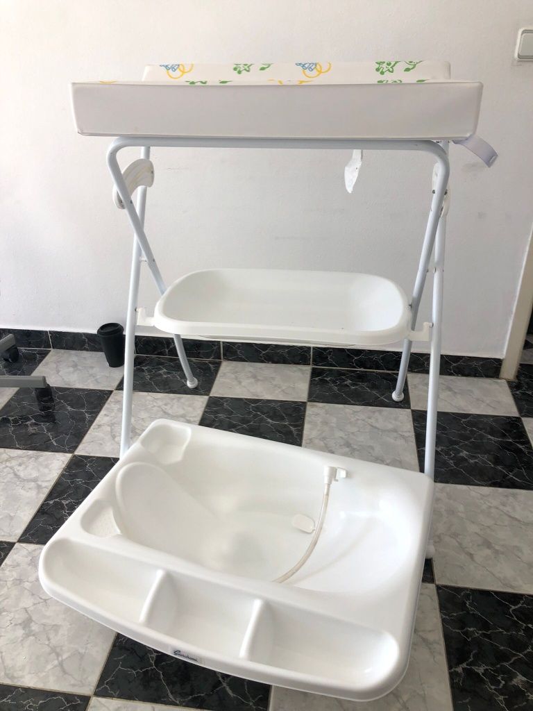 Banheira de dar banho a bebé