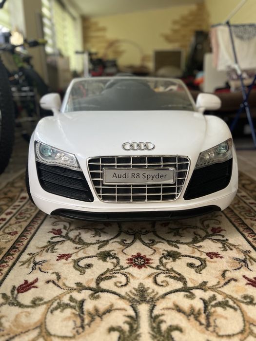 Електро машина Audi R8 Spyder