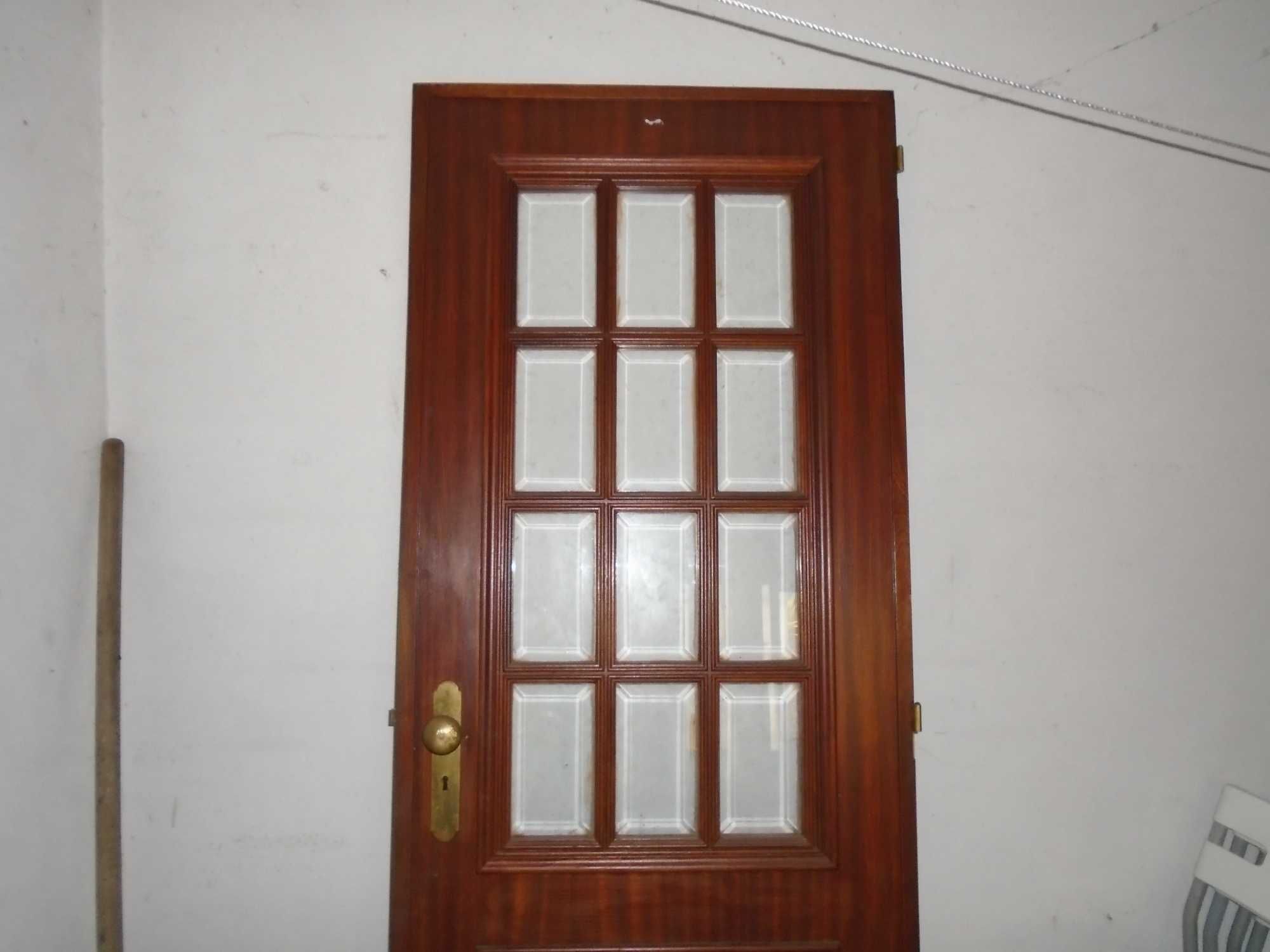 Porta toda em madeira para interior, sem aros, 2 m alt. x 75 cm larg