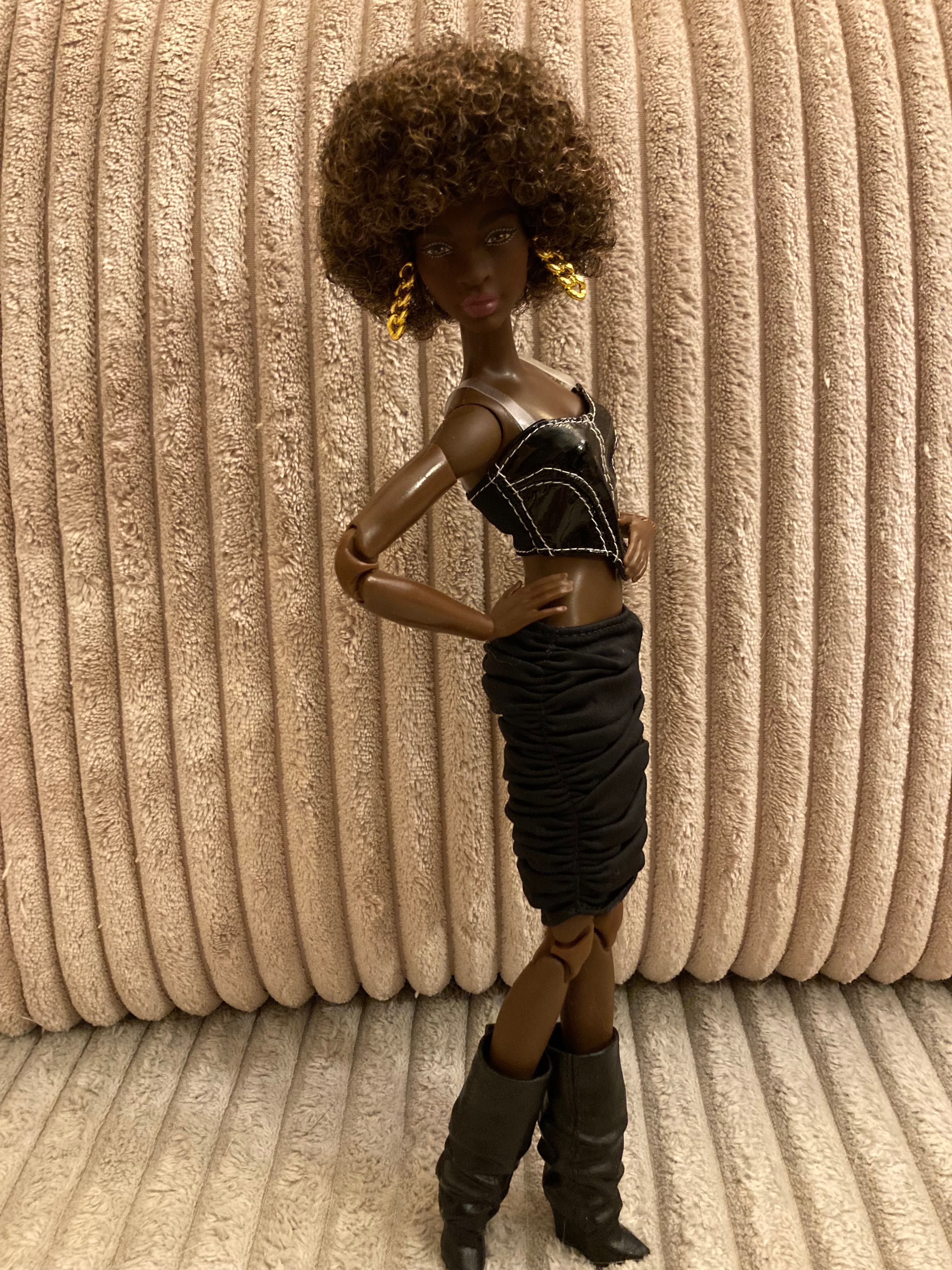 Barbie Basics Creations z wymienną peruką z zestawu 03