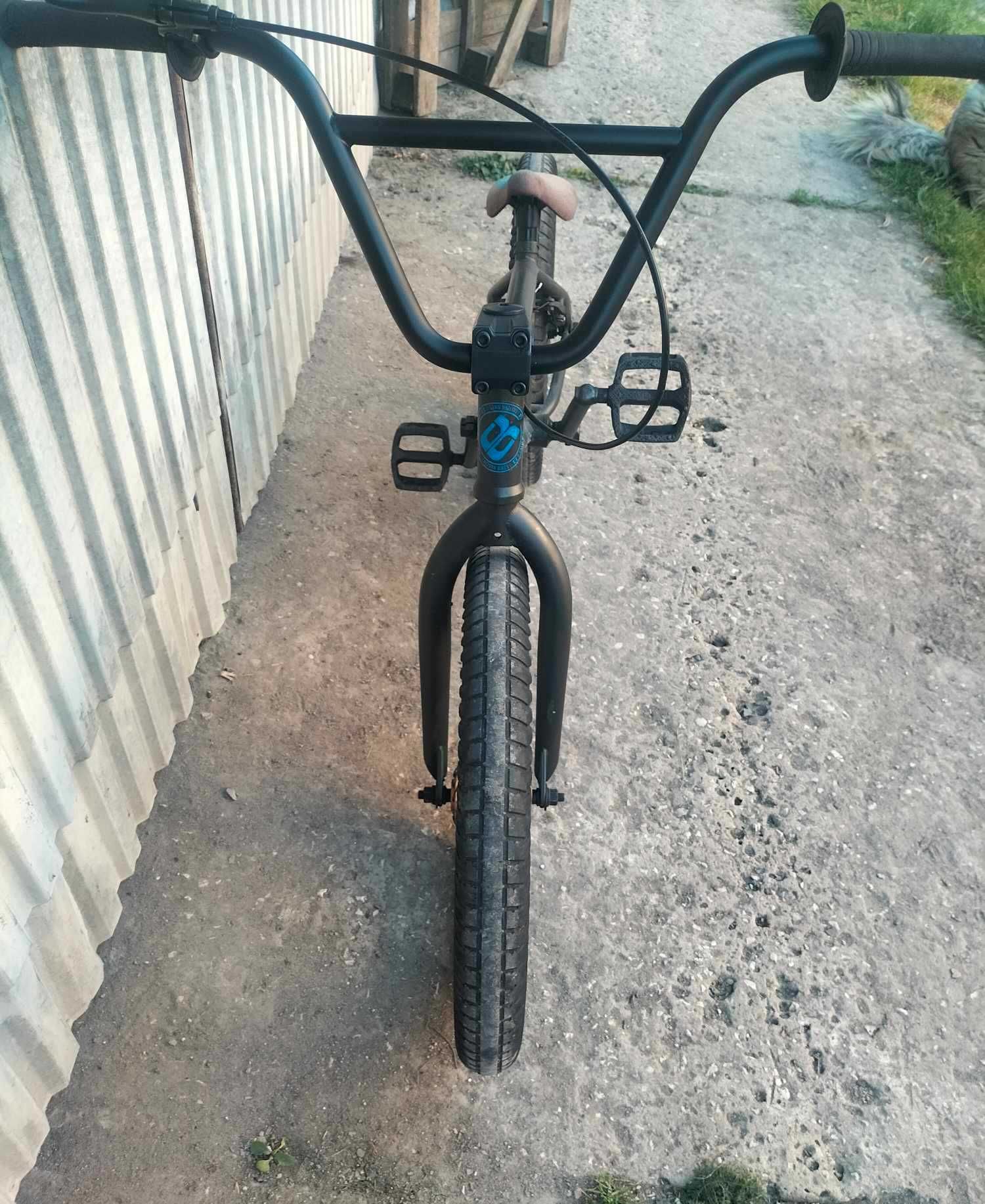 Rower BMX Eastern Bikes Shovelhead, Czarny z niebieskimi elementami