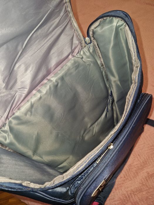 Новий портфель для дівчинки молодших класів