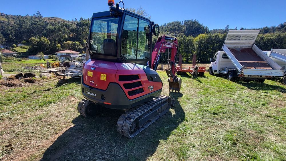 Mini giratória yanmar 2.6 como nova