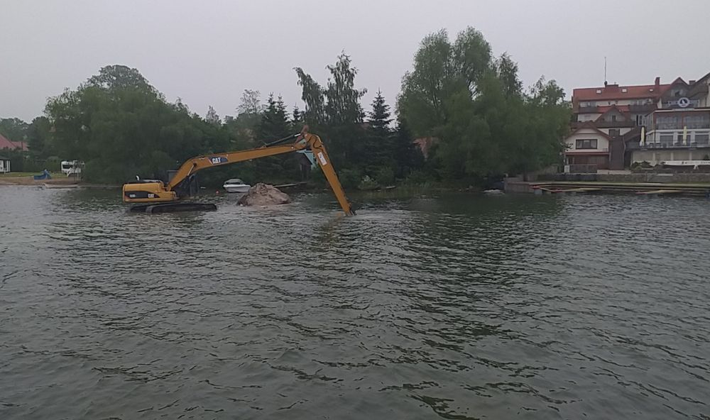 Roboty ziemne kopanie zbiorników retencyjnych stawów staw wykopy plaże