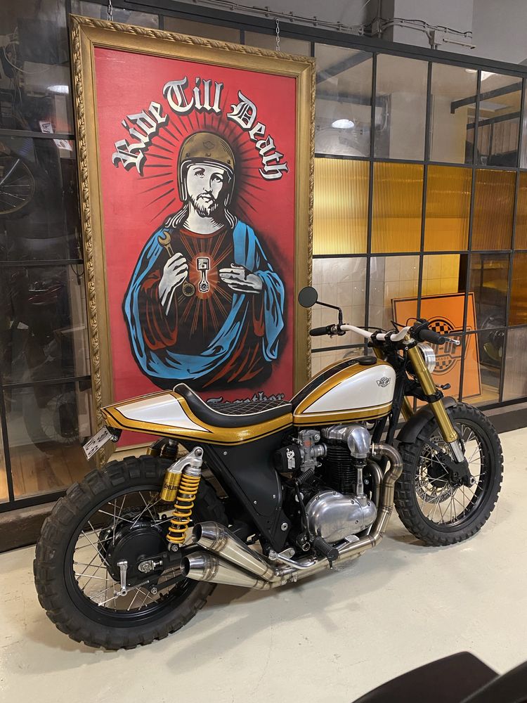Kawasaki W650 by Ton-up Garage