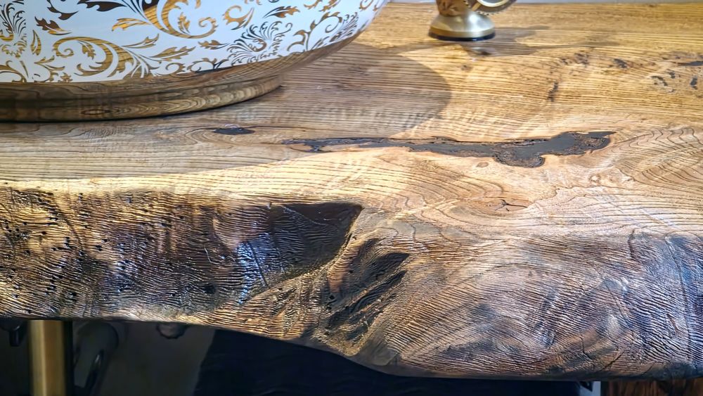 Półka drewniana blat łazienkowy pod umywalkę z naturalną krawędzią dąb