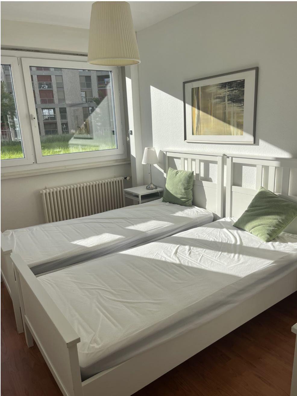 2 Camas individuais com colchão como novas