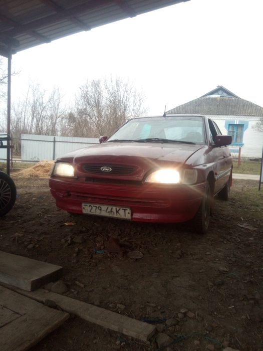 Продам авто форд ескорт 1.6 16