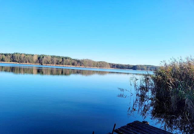 Działka z domkiem holenderskim nad jeziorem