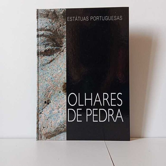 Estátuas de Portuguesas - Olhares de Pedra