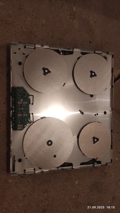 Płyta indukcyjna Bosch HM1401C na części