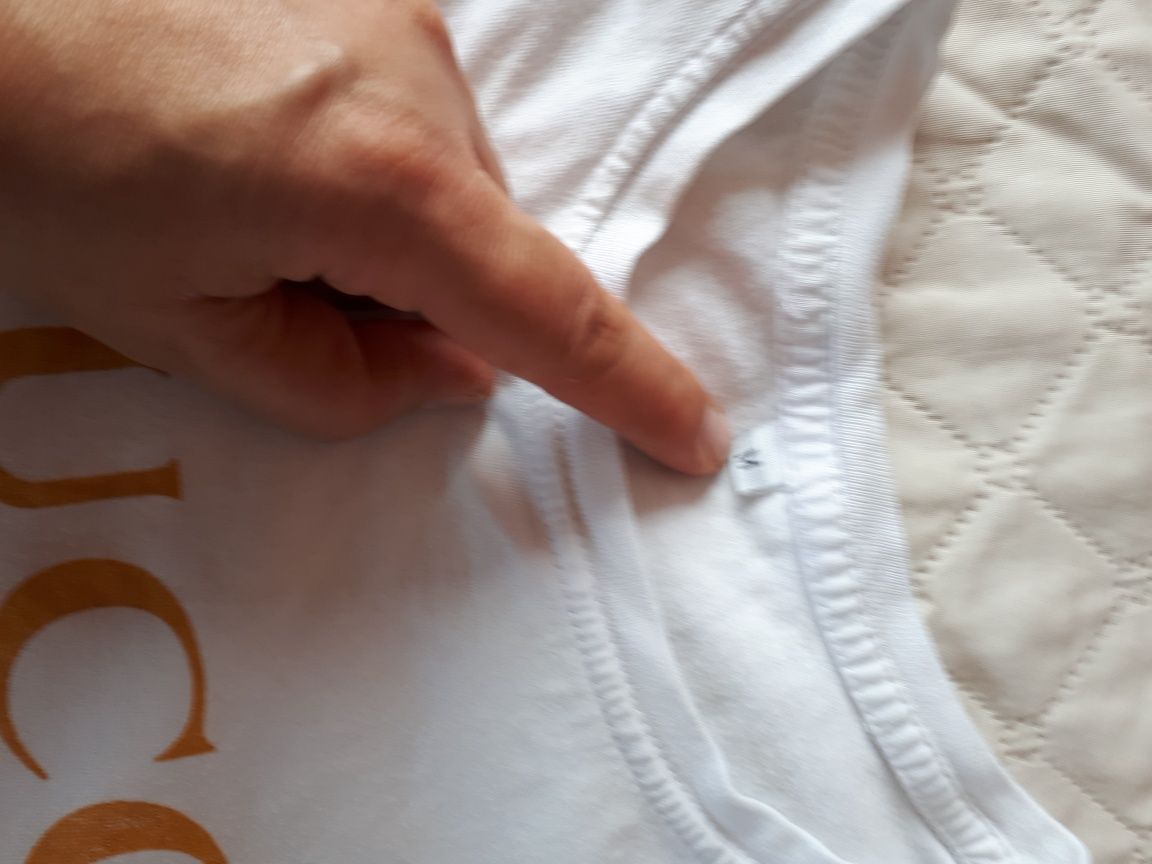 Bluzka z napisem "Gucci" M