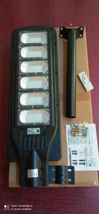 Вуличні ліхтарі,прожектори на сонячних батареях з панелями