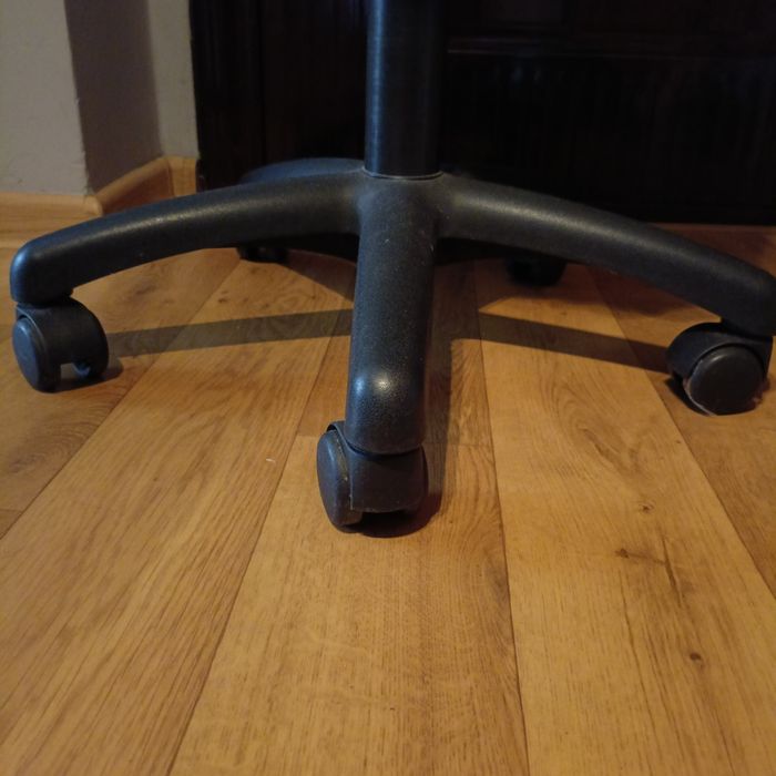 Krzesło obrotowe dziecięce pod burko